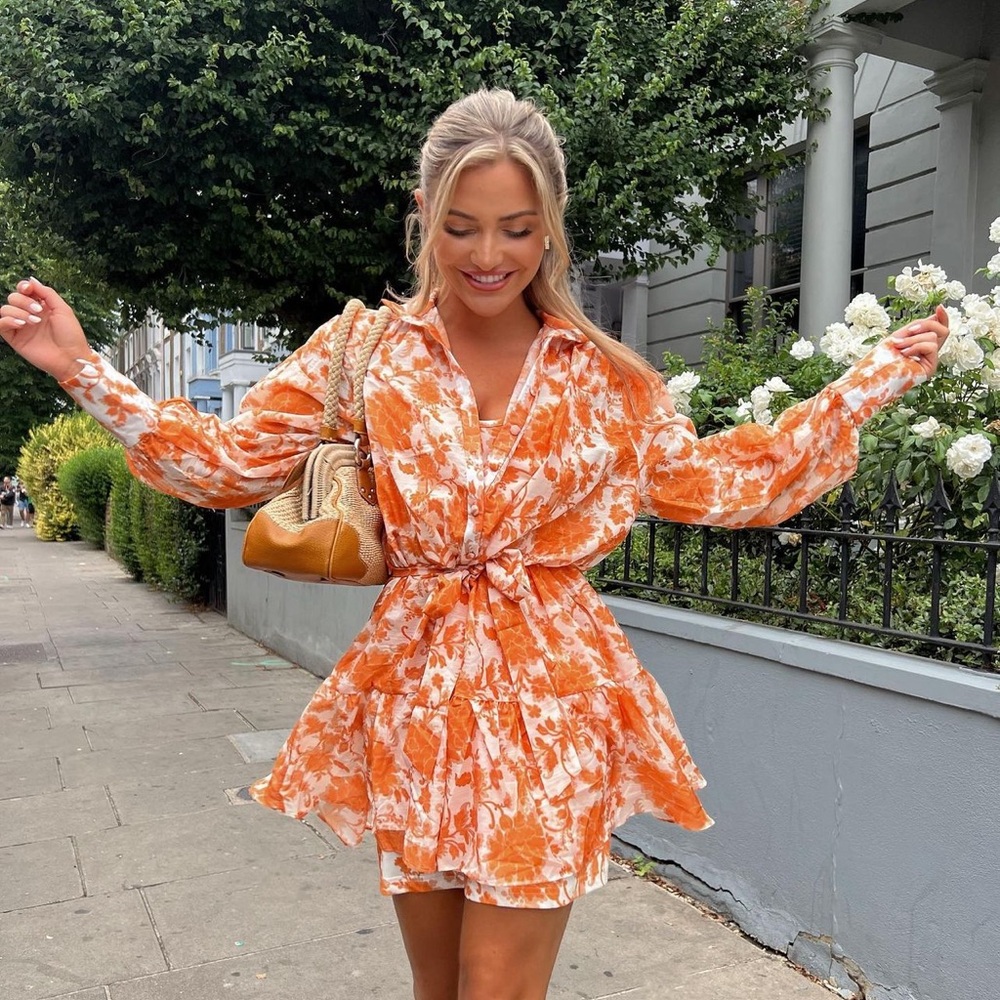 FOREVER UNIQUE TWO-PIECE SET.  The set will fit in Size M too.